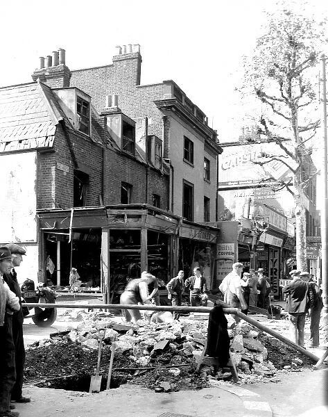 Blitz in London -- clearance and repair of bomb damage