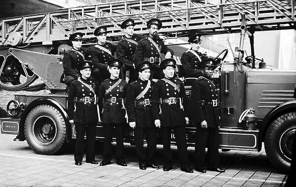 AFS crew with turntable ladder, WW2