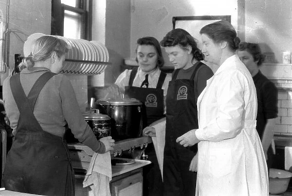 AFS women undergoing catering instruction, WW2