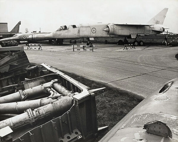 BAC TSR-2. A Vickers Valiant Wing with the British Aircraft Corporation Tsr.2 Prototype