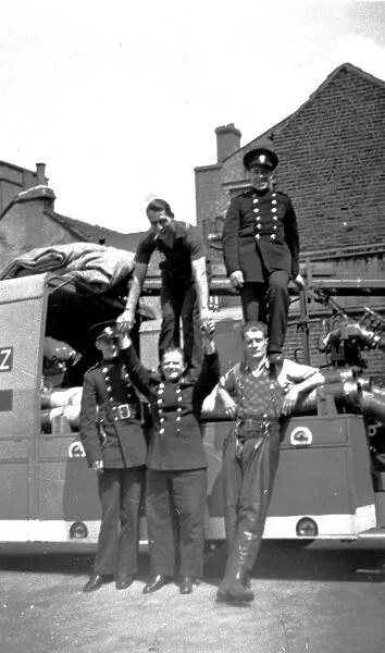 Blitz in London -- AFS firefighters, WW2