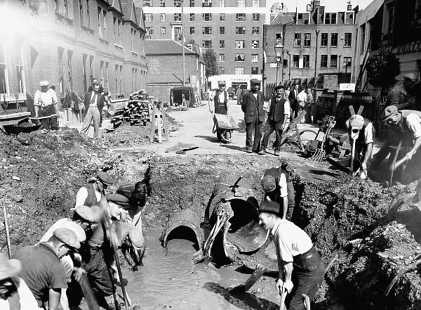 Blitz in London -- clearance and repair of bomb damage