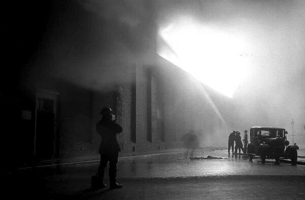 Blitz in London -- fire at Chelsea Embankment, WW2