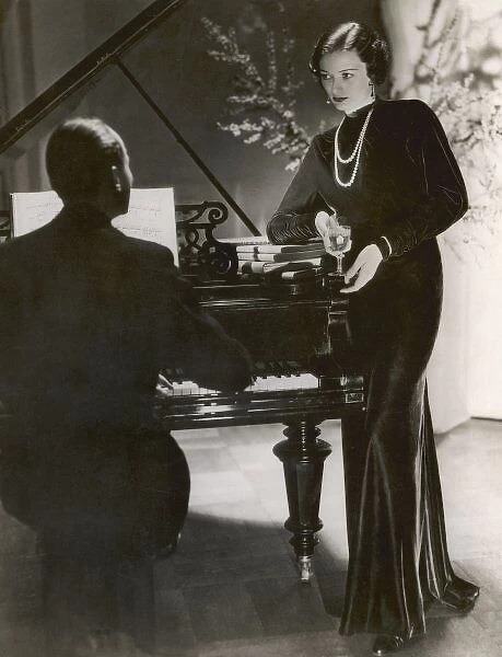 Couple Photo  /  Piano 1930S
