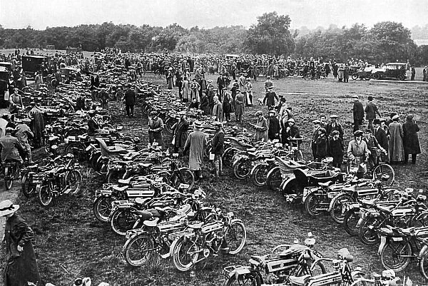 Fleets of motorcyles at the outbreak of war