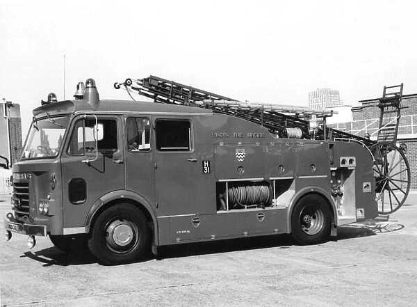 GLC-LFB - Dual purpose pump-escape fire engine