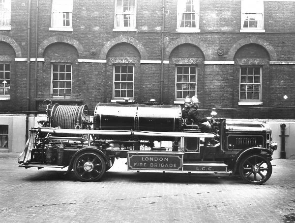 LCC-LFB early foam tender at Southwark with crew