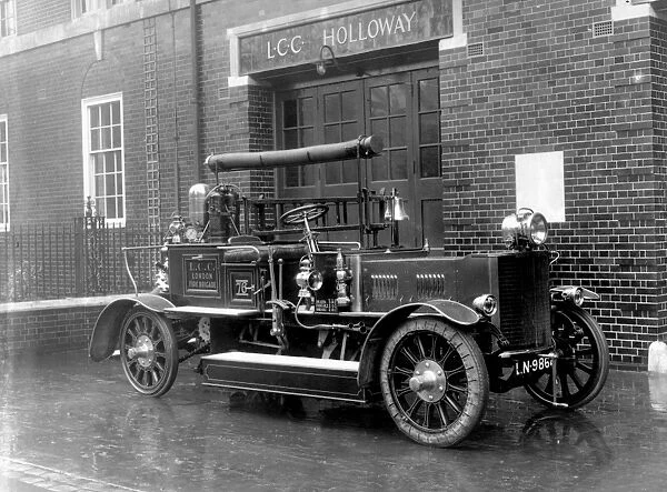 LCC-LFB Holloway fire station with motorised pump