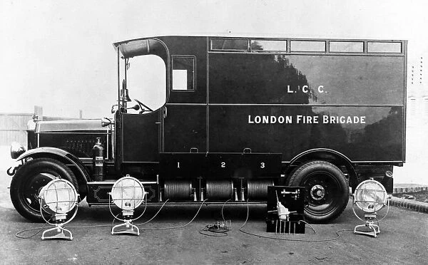 LCC-LFB Southwarks Emergency Tender with lights