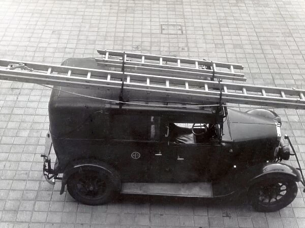 LCC-LFB taxi converted for fire brigade use, WW2