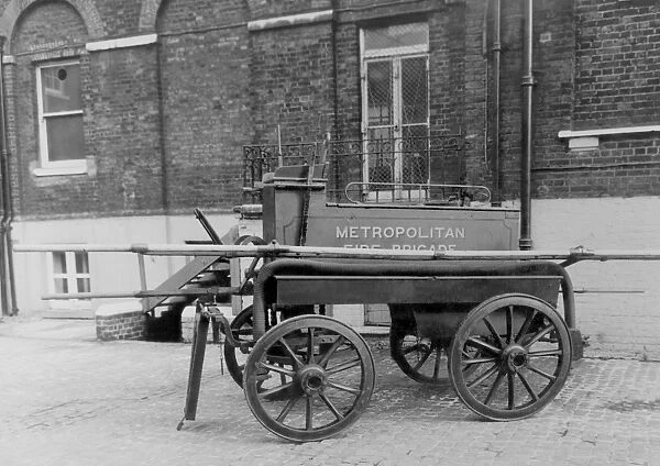 LCC-MFB horse drawn steamer at Southwark