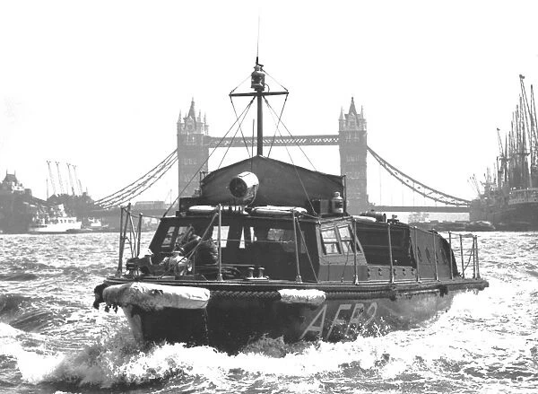 London Fire Brigade AFS fireboat on the Thames