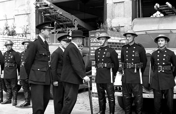 Lord Mayor of London visiting NFS City fire station, WW2