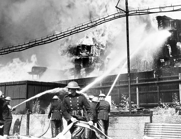 Major fire in Waterden Road, Homerton, E15, WW2
