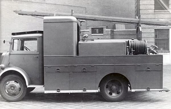 NFS heavy unit with hosereels and water tank, WW2