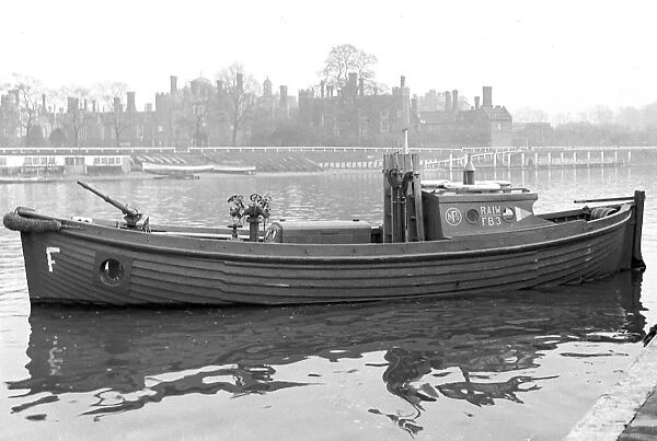 NFS (London Region) fire float on upper Thames, WW2