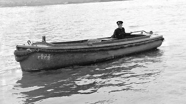 NFS (London Region) fireboat tender on the Thames, WW2