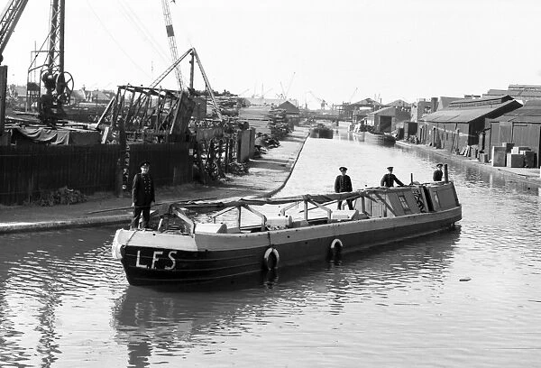 NFS (London Region) narrow boat fitted with fire pumps