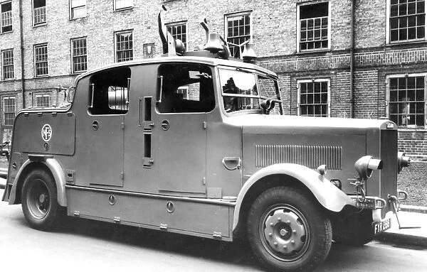 NFS (London Region) repaired LFB fire engine, WW2
