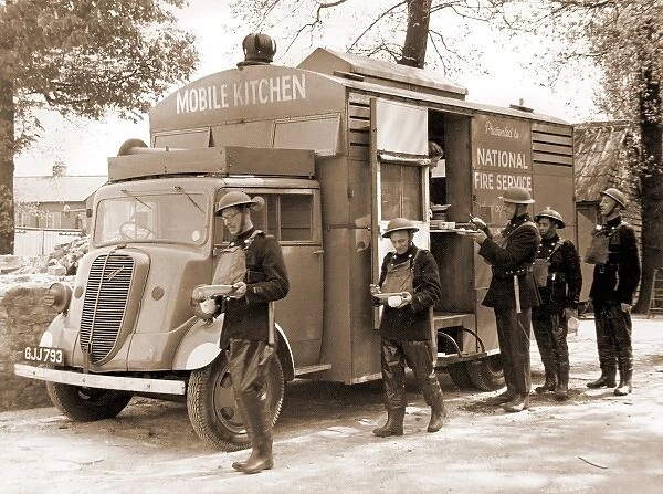 NFS mobile kitchen in use, WW2