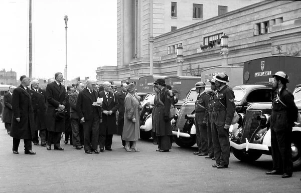 Royal visit to County Hall Civil Defence workers, WW2