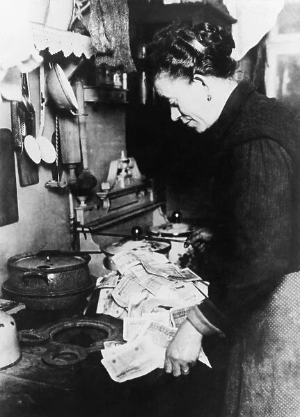 Burning money, 1920s German inflation C016  /  4519