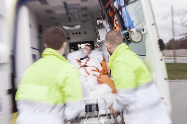 Cardiac patient in an ambulance C016  /  7458