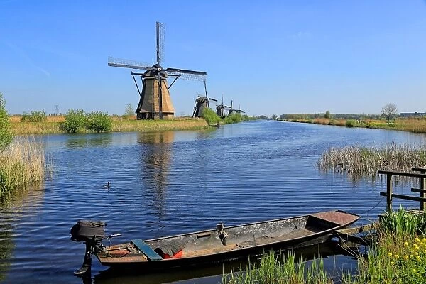 Windmill in Kinderdijk, UNESCO World Heritage Site, South Holland, Netherlands, Europe