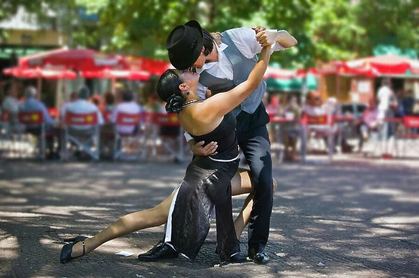 20086491. ARGENTINA Buenos Aires Tango dancers in Plaza Dorrego San Telmo