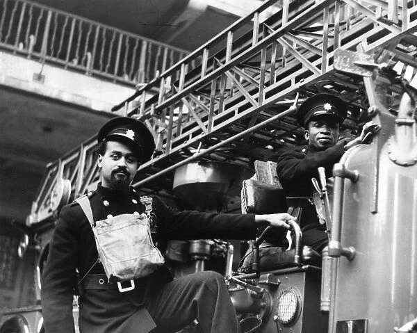 Auxiliary Fire Service crew with fire engine, WW2