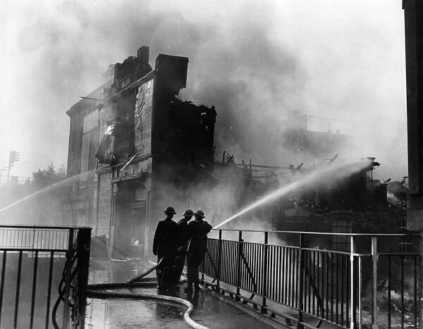 Blitz in London - firefighters in action, WW2