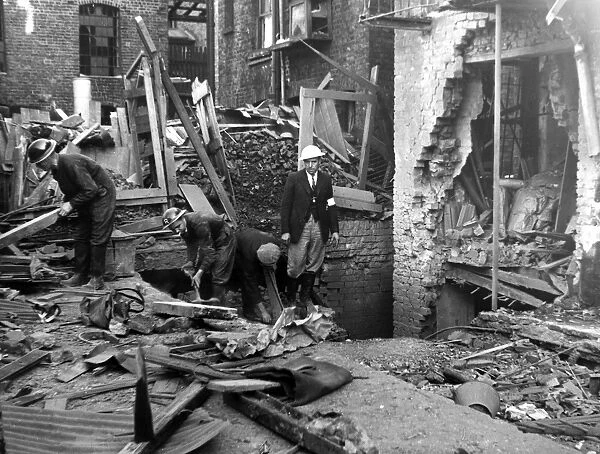 Blitz in London -- public shelter, Fieldgate Street, WW2