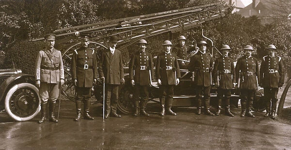 Fire engine with crew, Southgate, North London, WW1