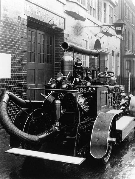 LCC-LFB motorised Hatfield type fire engine