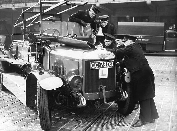 LCC-LFB trainees looking at an engine