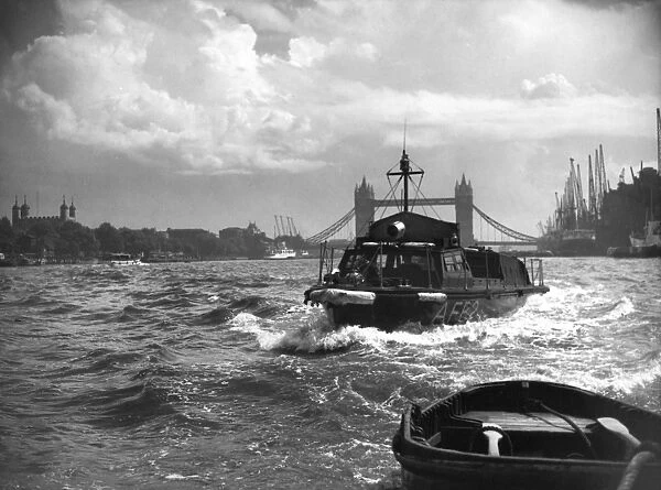 LFB fireboat AFB2, River Thames, Pool of London