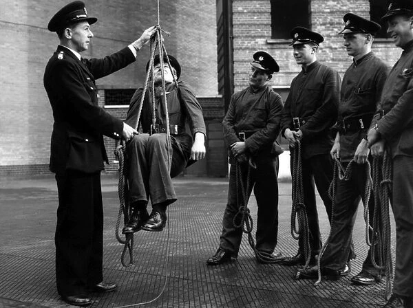 LFB firefighters receiving knots and lines training