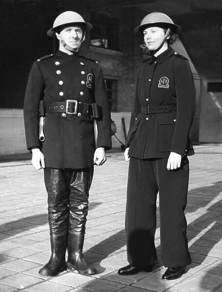 Man and woman of the Auxiliary Fire Service, WW2
