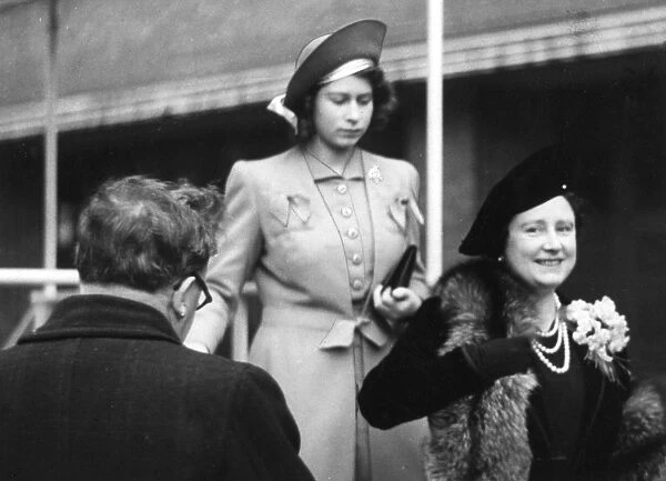 Royal visit to LFB Lambeth HQ, WW2