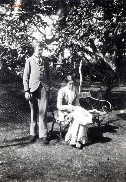 Adrian and Virginia Stephen, 1900 (b  /  w photo)