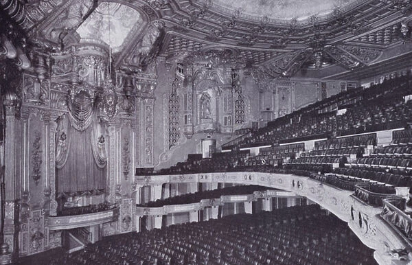 Chicago: Interior, Oriental Theatre (b  /  w photo)