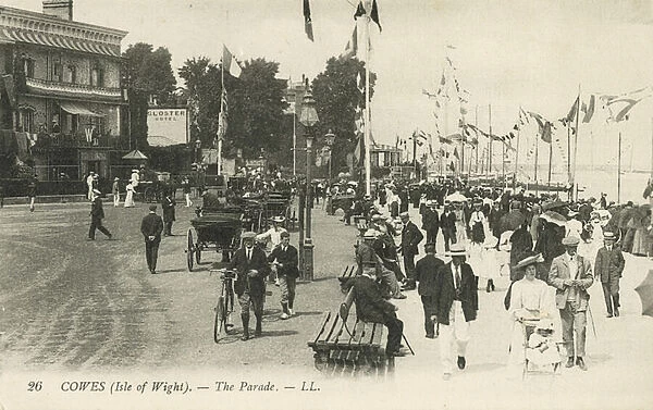 Crowds on the Parade at Cowes, Isle of Wight (b  /  w photo)