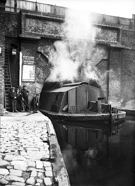 The western entrance to Pentonville Tunnel, Regents Canal, London, c1905. Artist
