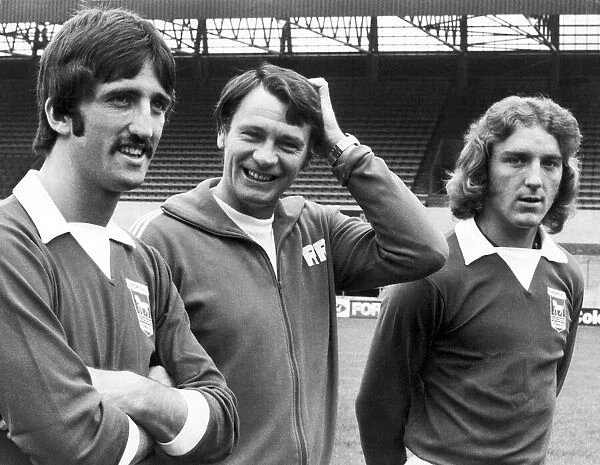 Bobby Robson Football manager of Ipswich with players. 18th July 1975