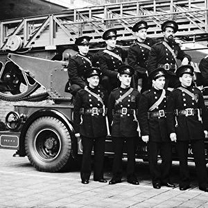 AFS crew with turntable ladder, WW2