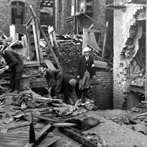 Blitz in London -- public shelter, Fieldgate Street, WW2