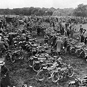 Fleets of motorcyles at the outbreak of war