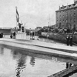 German submarine on view in London, WW1