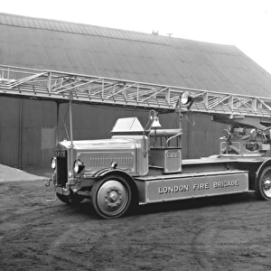 LCC-LFB solid tyre Turntable Ladder