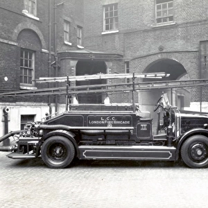 LCC London Fire Brigade Dennis motorised pump